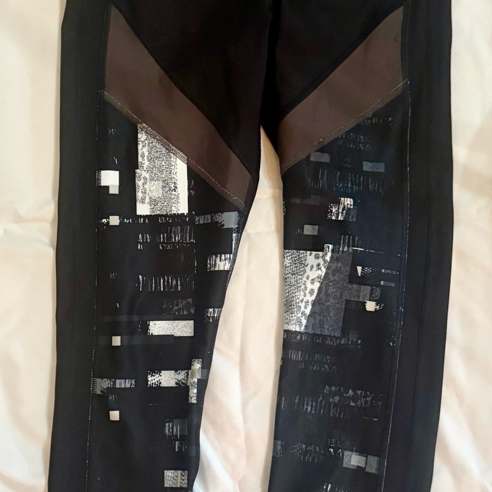 😸Under Armour HeatGear Compression cropped leggings